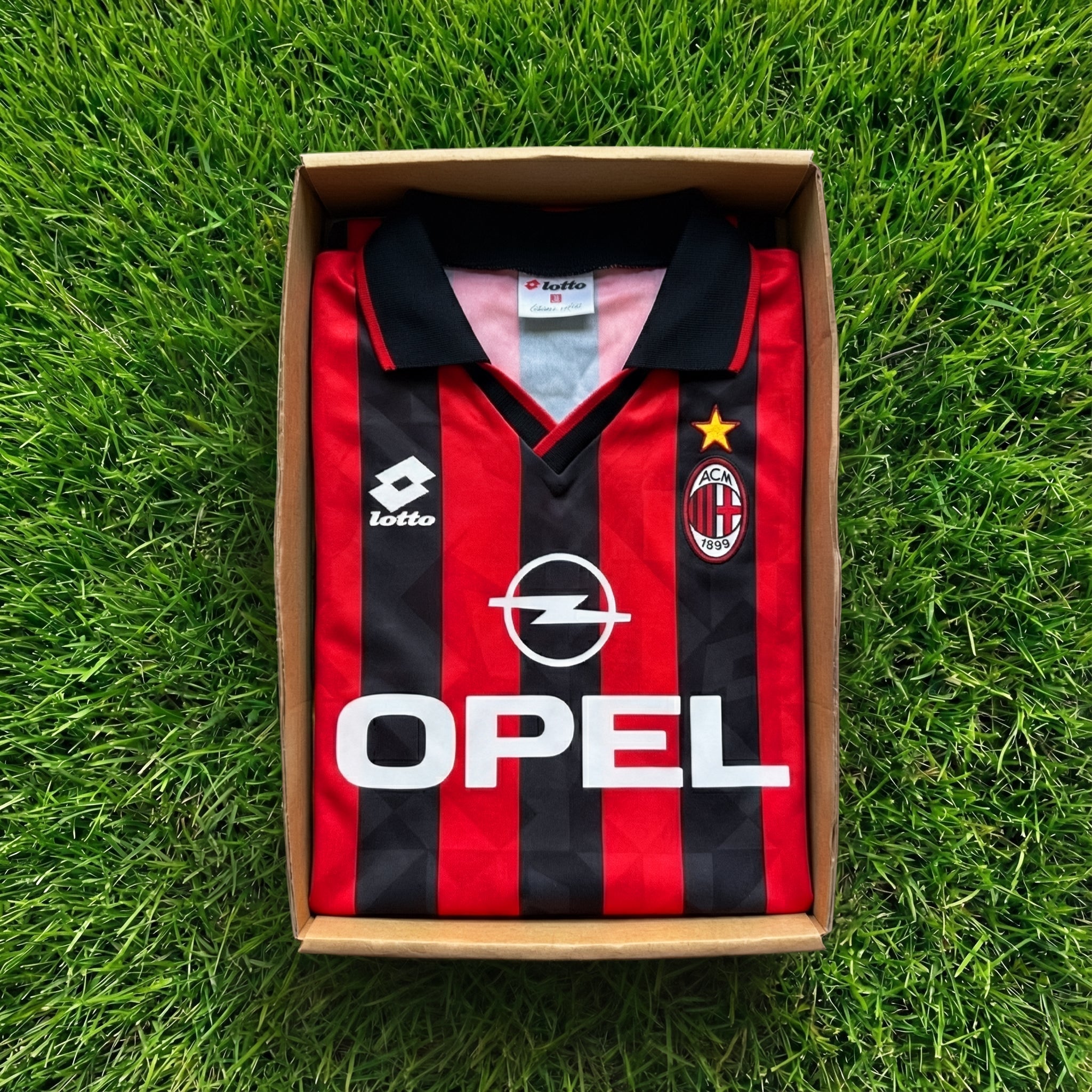 Retro Mystery Football Shirt Box (1 item)